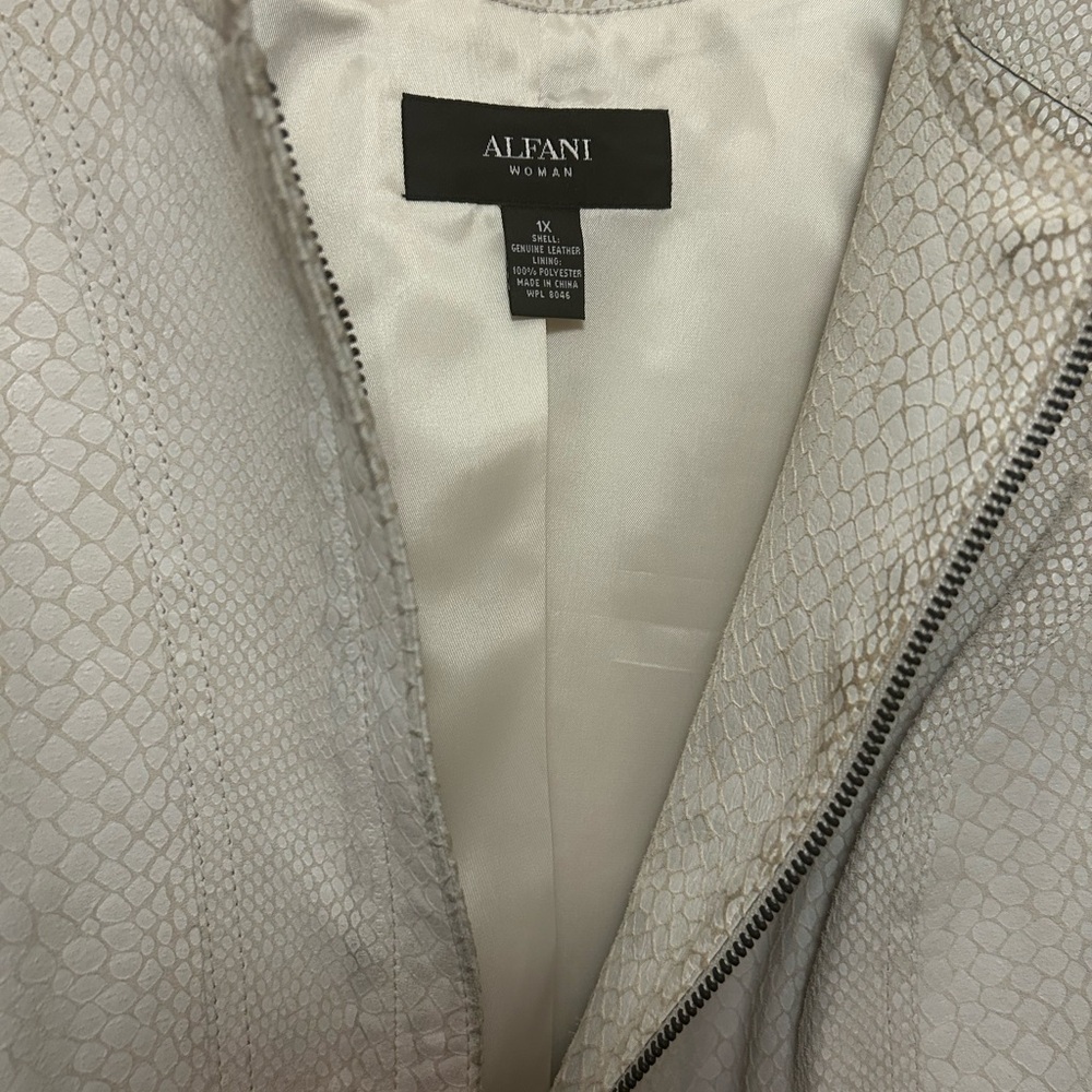 Alfani women white leather jacket.  Size 1X‎ - Picture 7 of 10